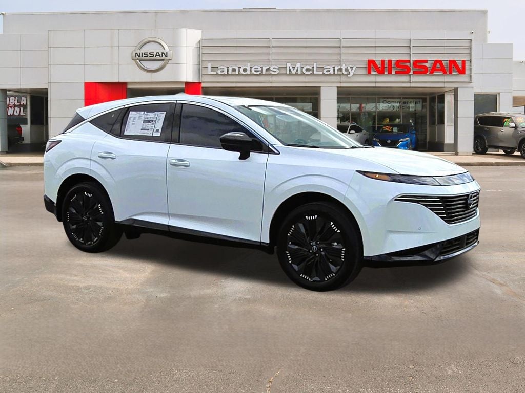 2026 Nissan Murano Platinum in Everest White Pearl Tricoat — front three-quarter view